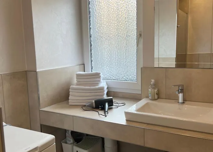 Home- Business Apartment, Private Parking Free *