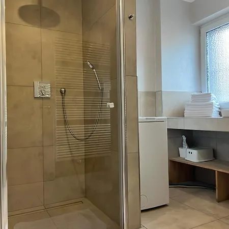 Home- Business Apartment, Private Parking Free Apartment