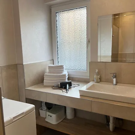 Home- Business Apartment, Private Parking Free *